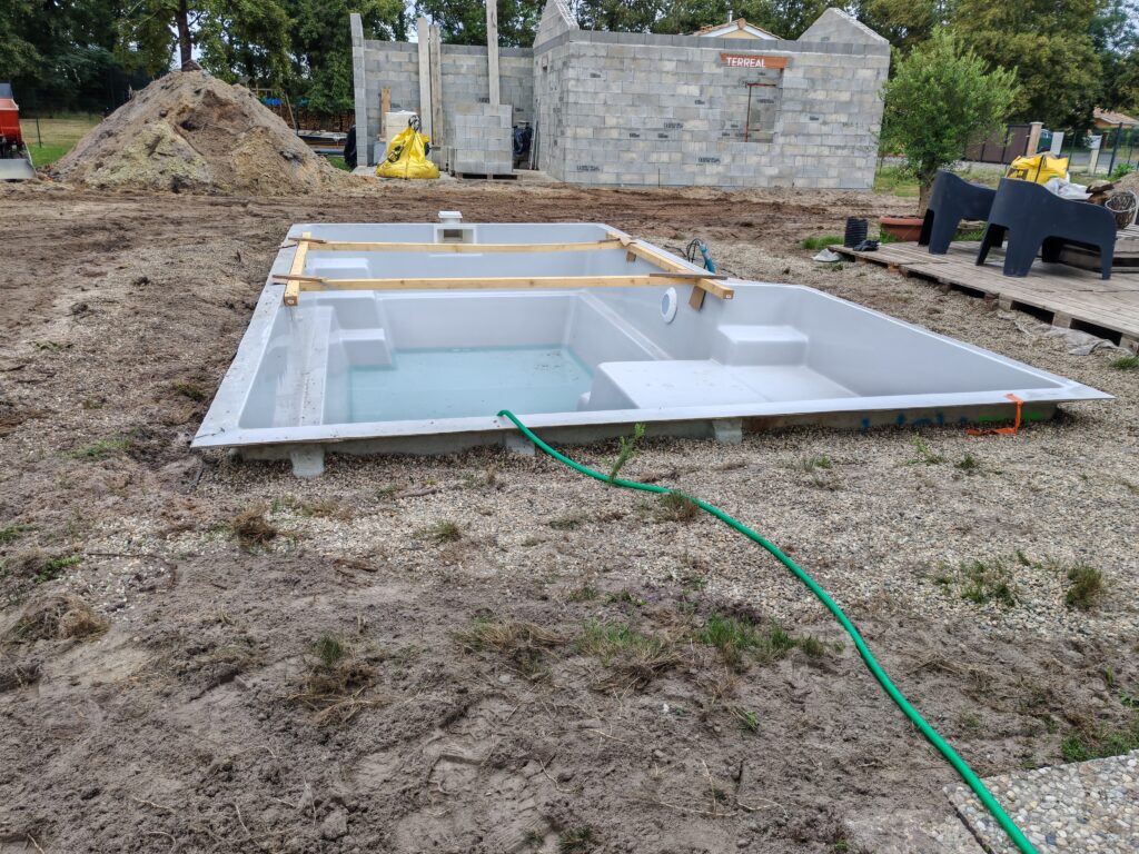 Installation de Piscine en Coque en Gironde