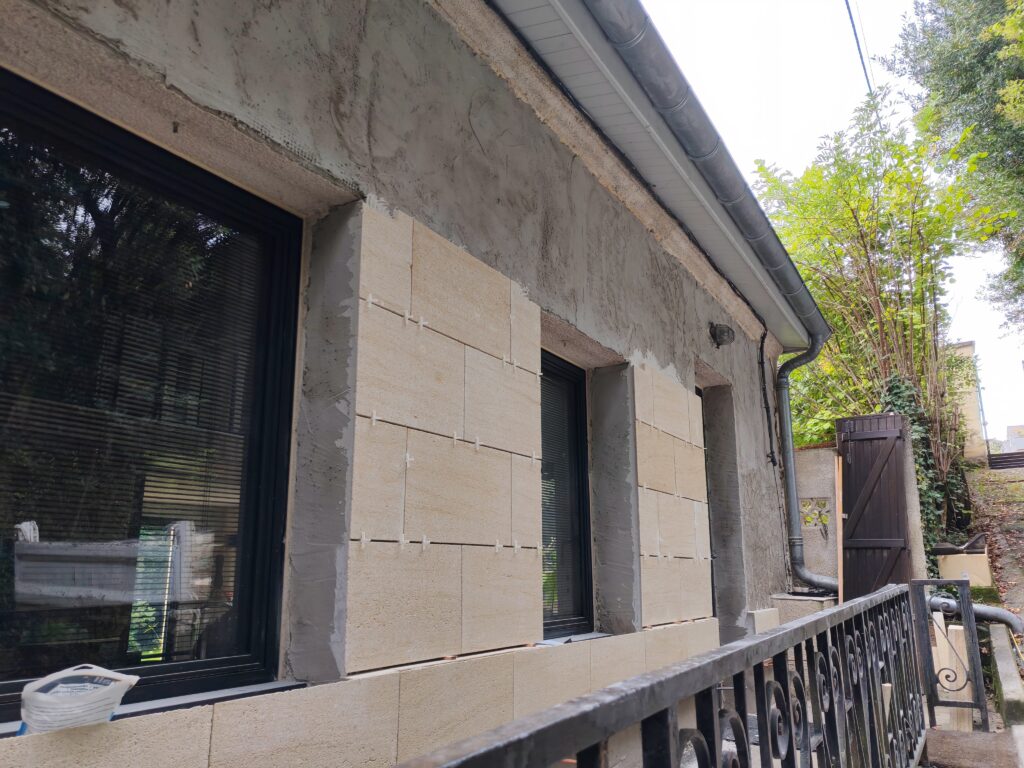 Rénovation de Façades en Pierre Naturelle à Lormont