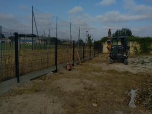 Réalisation et pose de clôture rigide avec plaque de soubassement à Auros